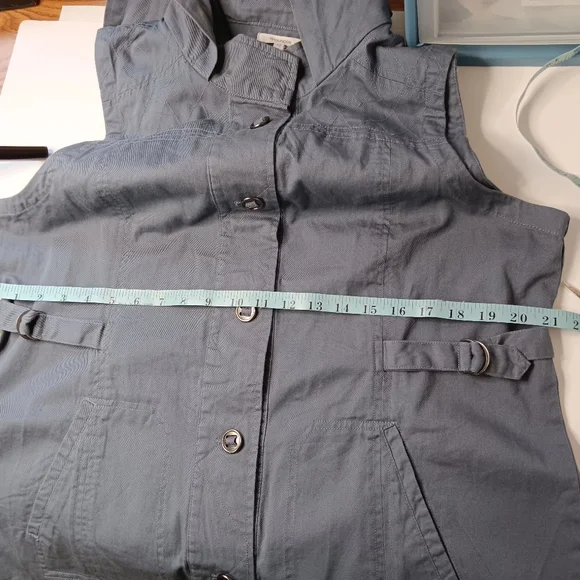 Hooded vest, Maurices size XL, new without tag. - Picture 13 of 17